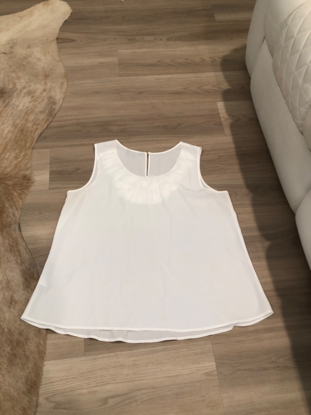 White top - Picture 3 of 3